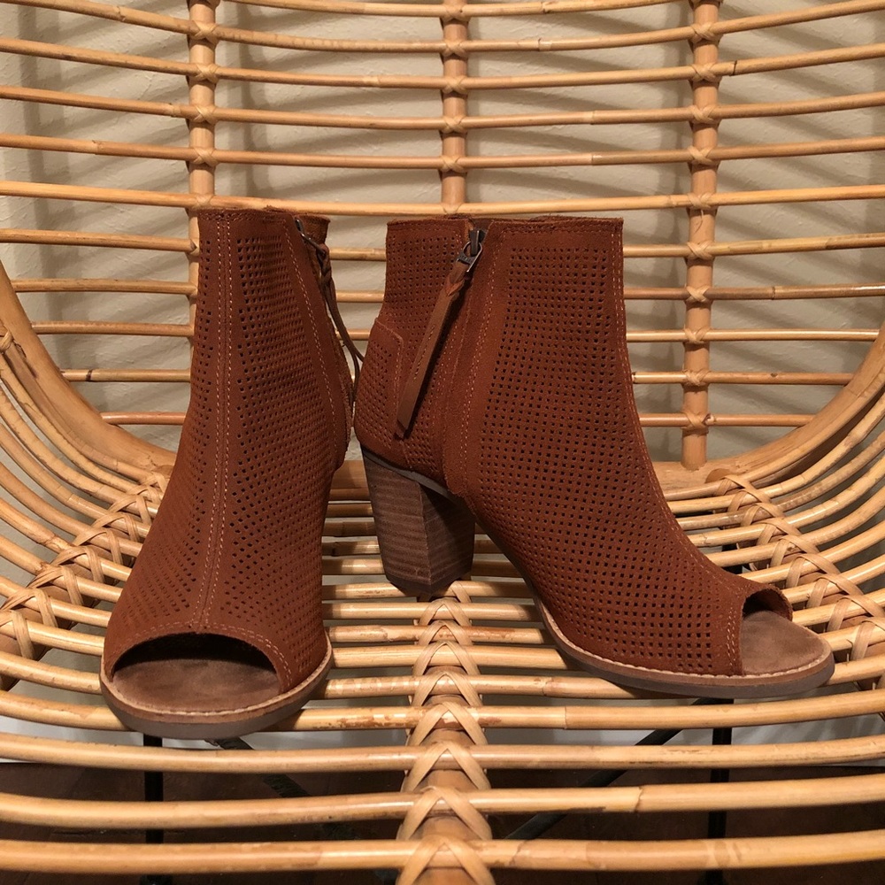NWOT TOMS Majorca booties size 8